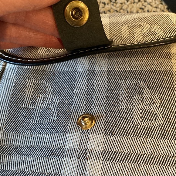 NWT Dooney & Bourke Small North/South Crossbody Bag - Picture 4 of 9